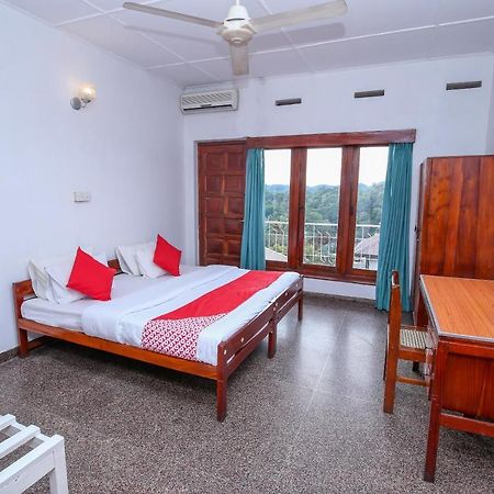 Oyo 436 Sandakelum Tourist Guest House キャンディー エクステリア 写真