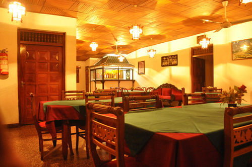 Oyo 436 Sandakelum Tourist Guest House キャンディー エクステリア 写真