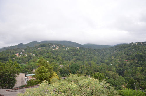 Oyo 436 Sandakelum Tourist Guest House キャンディー エクステリア 写真