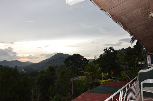 Oyo 436 Sandakelum Tourist Guest House キャンディー エクステリア 写真