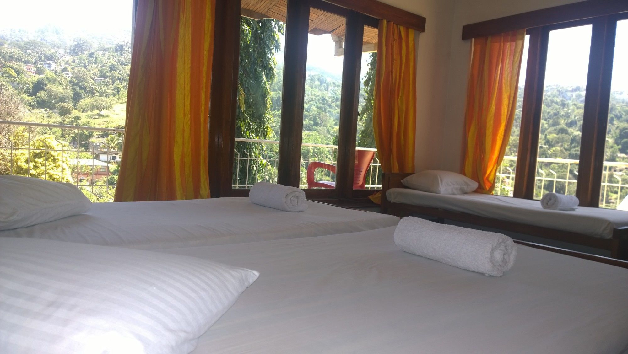 Oyo 436 Sandakelum Tourist Guest House キャンディー エクステリア 写真