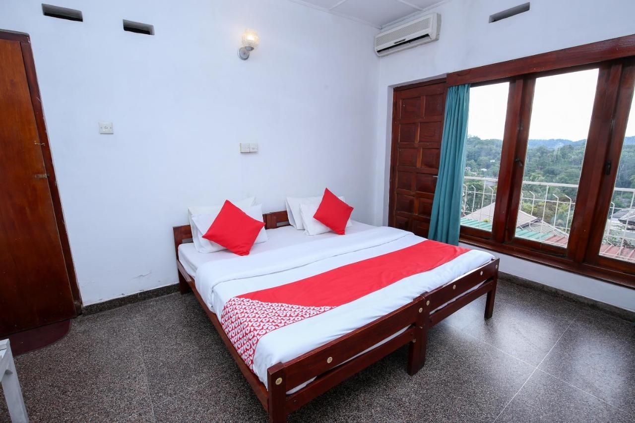 Oyo 436 Sandakelum Tourist Guest House キャンディー エクステリア 写真