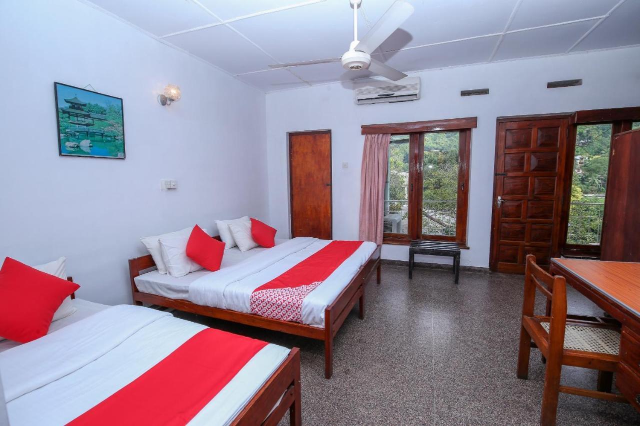Oyo 436 Sandakelum Tourist Guest House キャンディー エクステリア 写真