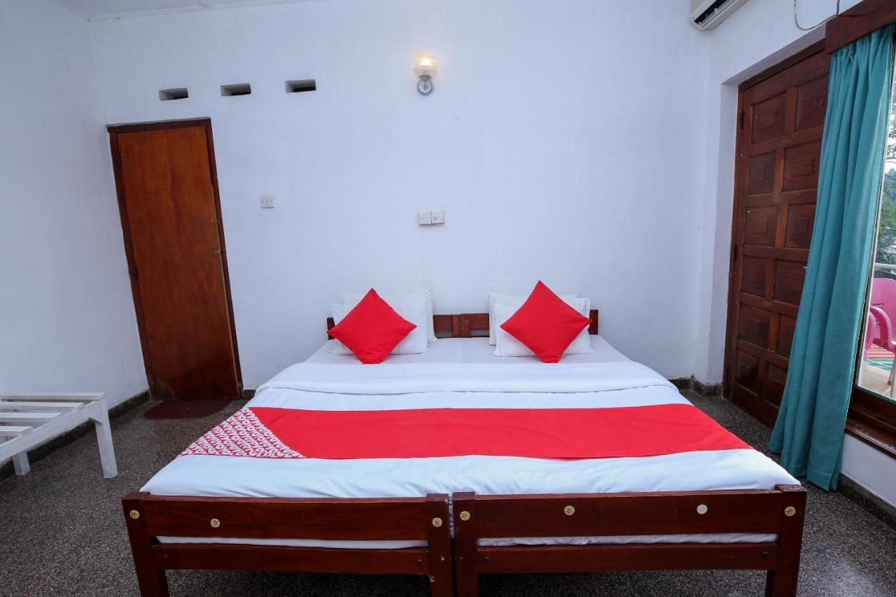 Oyo 436 Sandakelum Tourist Guest House キャンディー エクステリア 写真