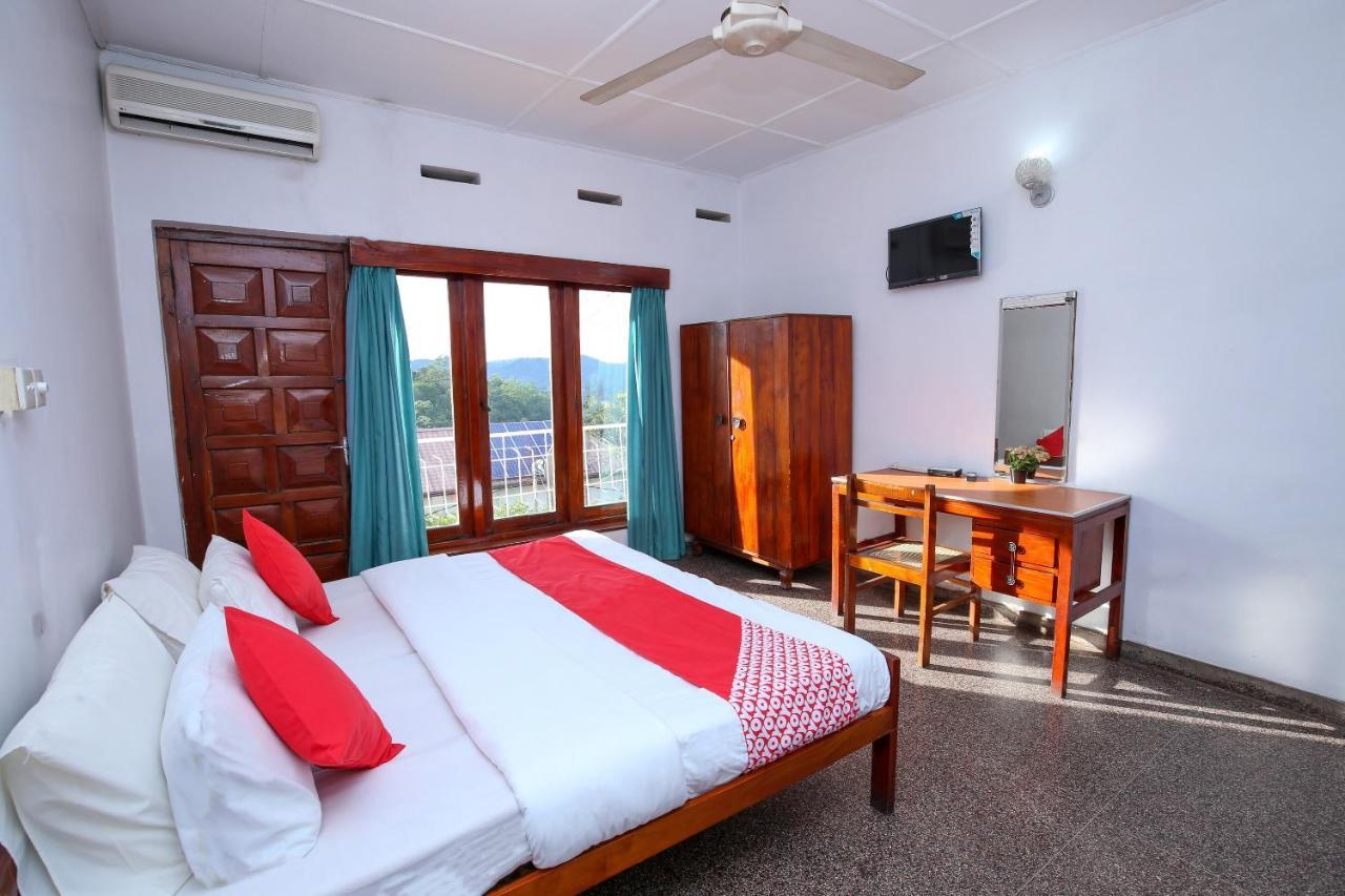 Oyo 436 Sandakelum Tourist Guest House キャンディー エクステリア 写真