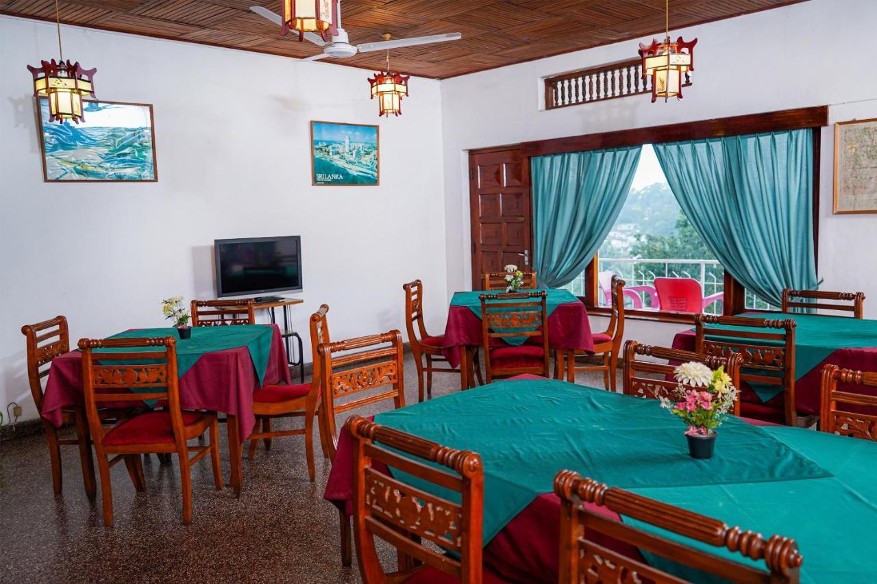 Oyo 436 Sandakelum Tourist Guest House キャンディー エクステリア 写真