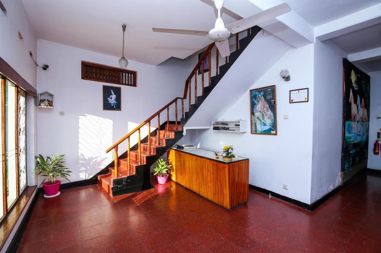 Oyo 436 Sandakelum Tourist Guest House キャンディー エクステリア 写真