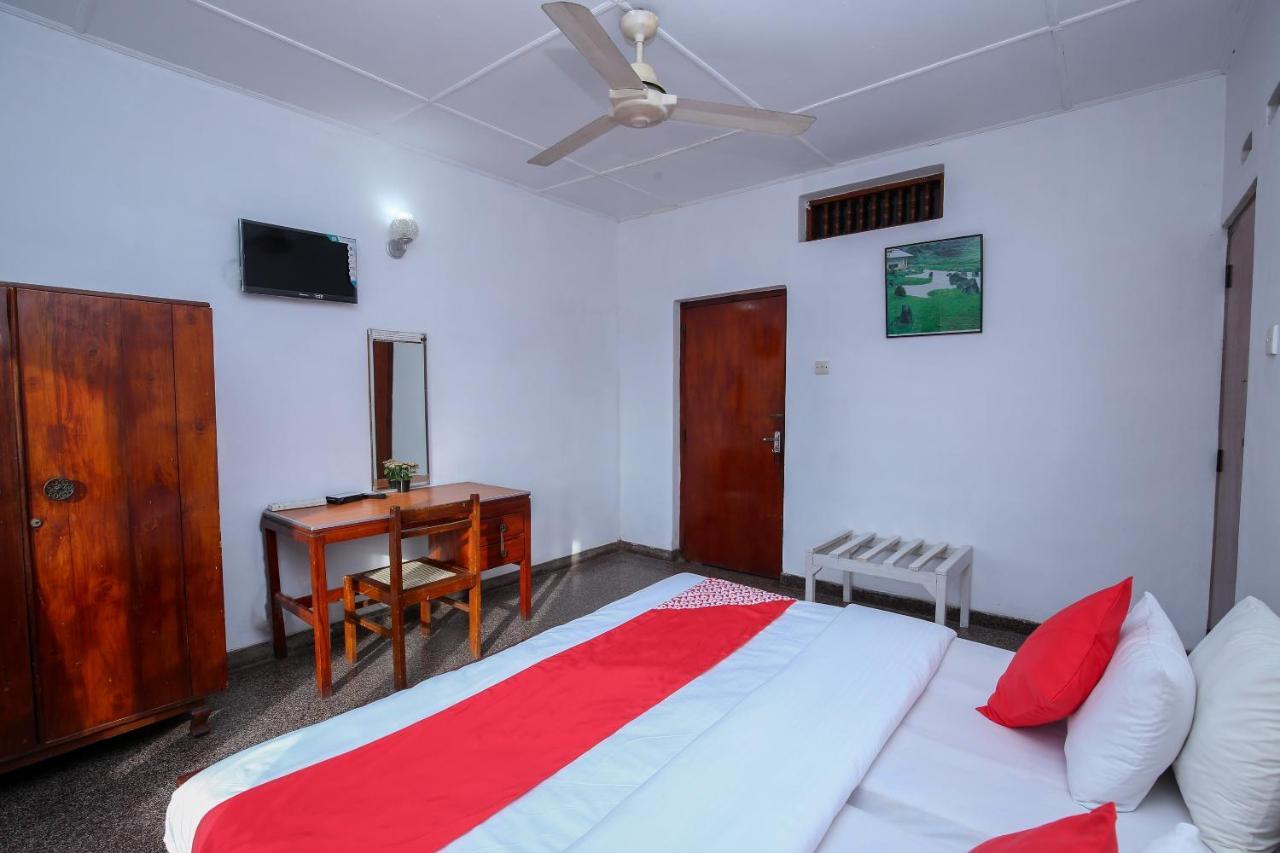 Oyo 436 Sandakelum Tourist Guest House キャンディー エクステリア 写真