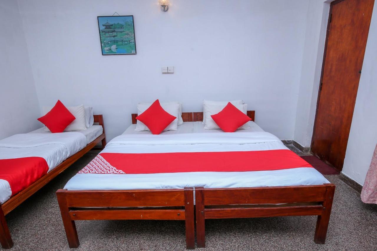 Oyo 436 Sandakelum Tourist Guest House キャンディー エクステリア 写真