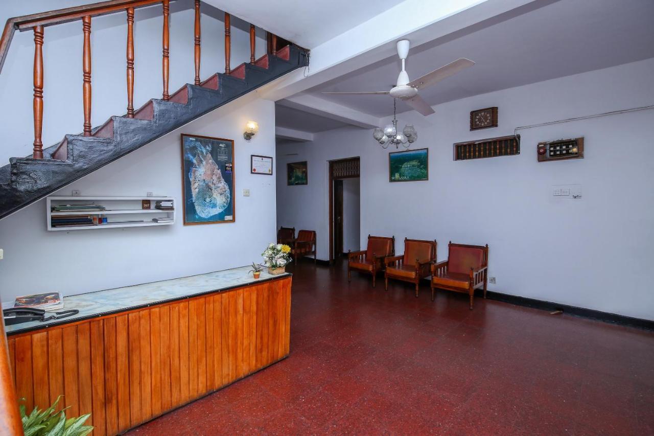 Oyo 436 Sandakelum Tourist Guest House キャンディー エクステリア 写真