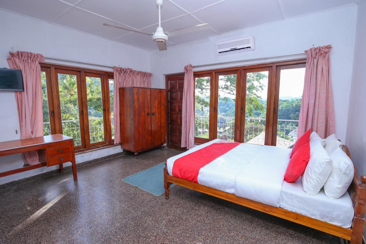 Oyo 436 Sandakelum Tourist Guest House キャンディー エクステリア 写真