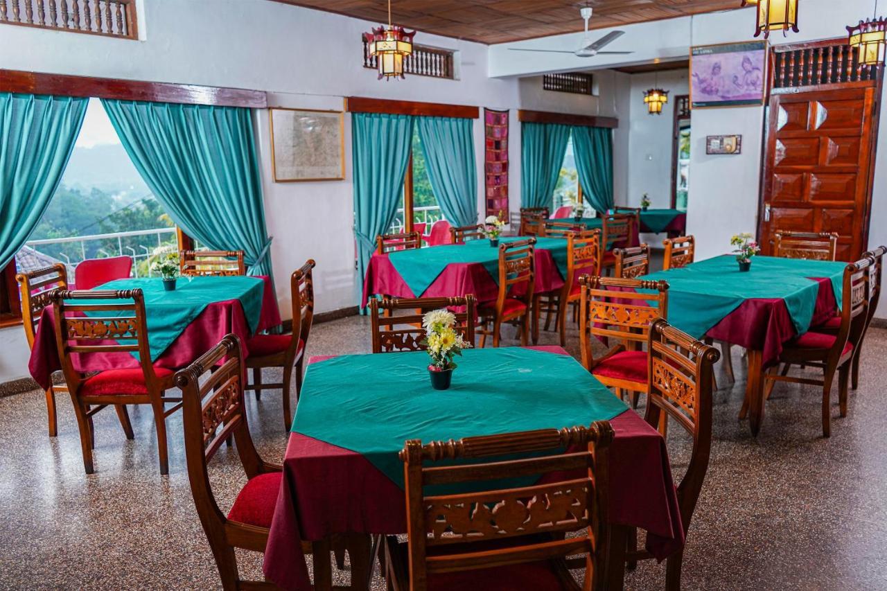 Oyo 436 Sandakelum Tourist Guest House キャンディー エクステリア 写真